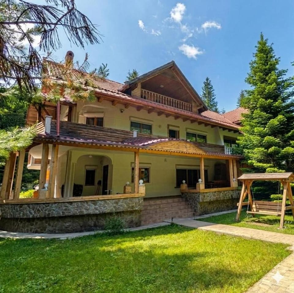 Property building, Natural landscape, Garden, Garden view