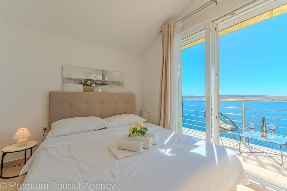 Bed, Balcony/Terrace, Bedroom, Sea view, towels