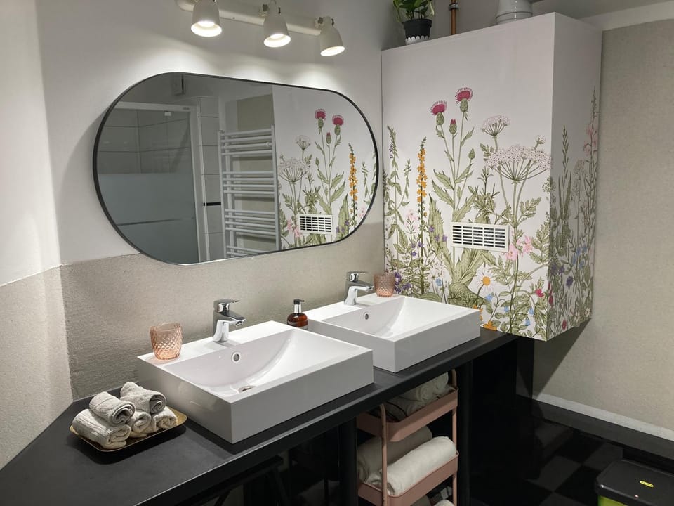 Bathroom, towels