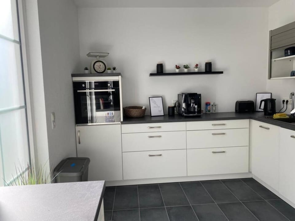 Coffee/tea facilities, Kitchen or kitchenette