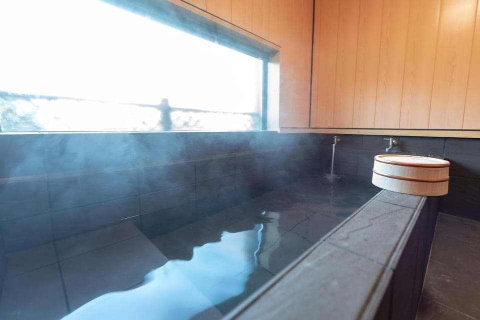 Hot Tub, Bathroom