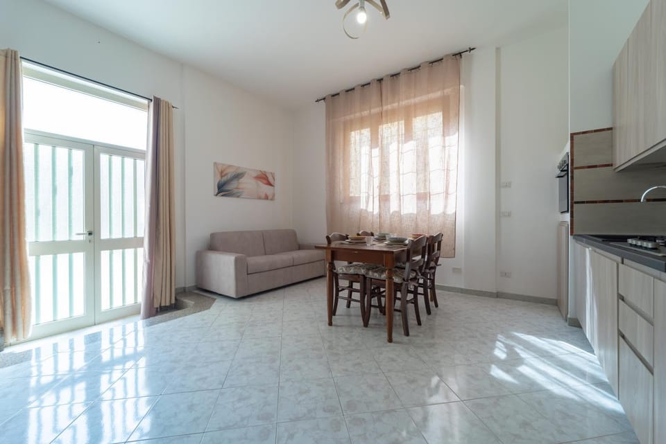 Kitchen or kitchenette, Living room, Seating area, Dining area, stove