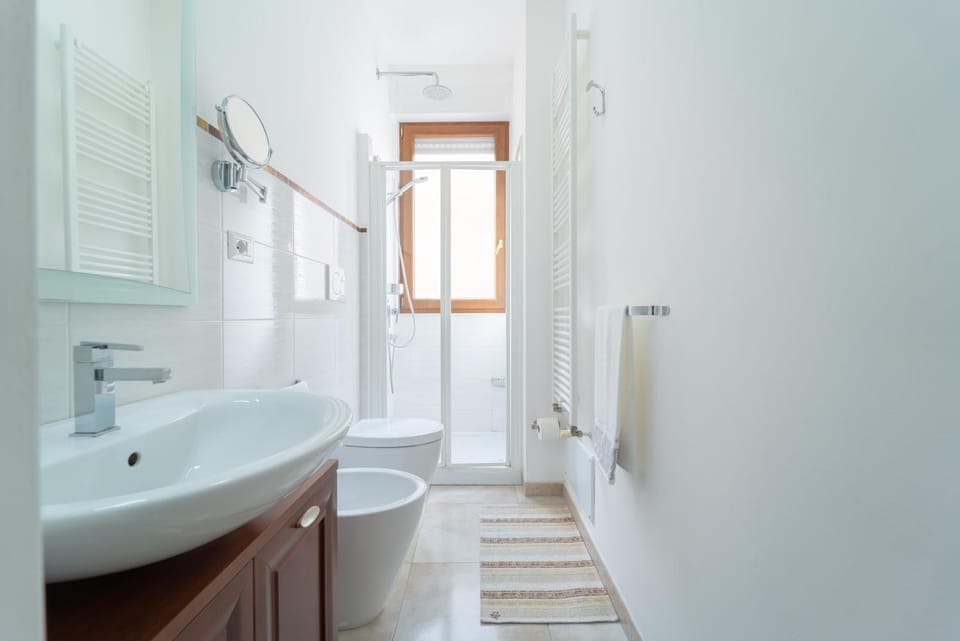 Toilet, Bathroom, towels