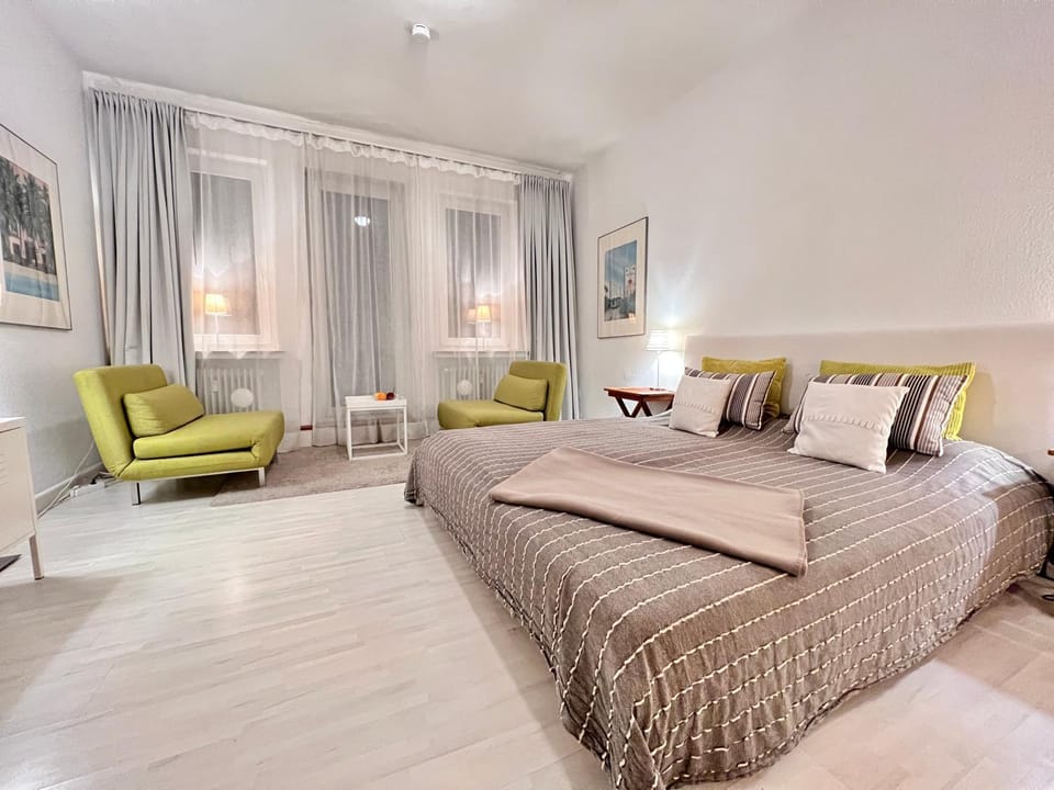 Bed, Living room, Photo of the whole room, Bedroom