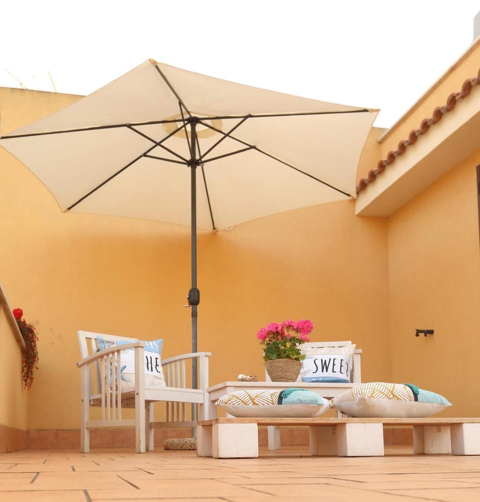Balcony/Terrace, sunbed