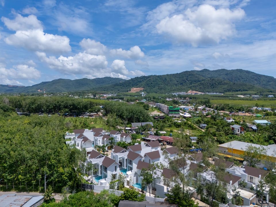 Nearby landmark, Day, Neighbourhood, Bird's eye view