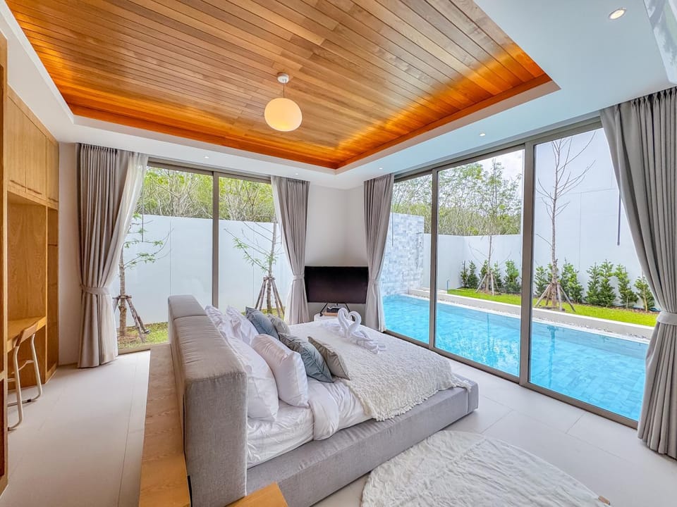 Bed, Photo of the whole room, Seating area, Bedroom, Pool view