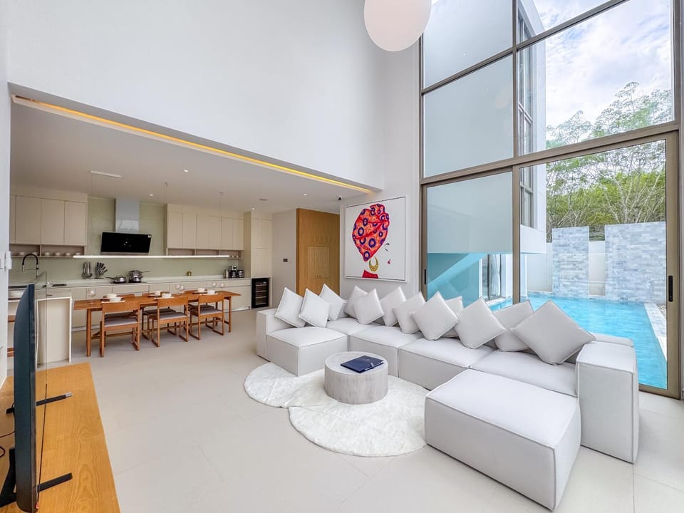 TV and multimedia, Kitchen or kitchenette, Living room, Seating area, Dining area