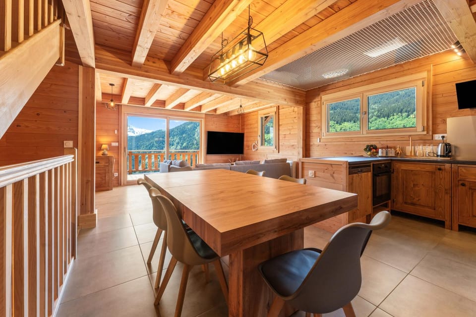 Dining area, kitchen