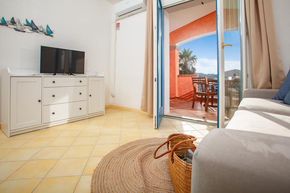 TORO's Apartment V - 4 Guests - 30'Porto cervo & FREE PARKING Apartment in Sardinia