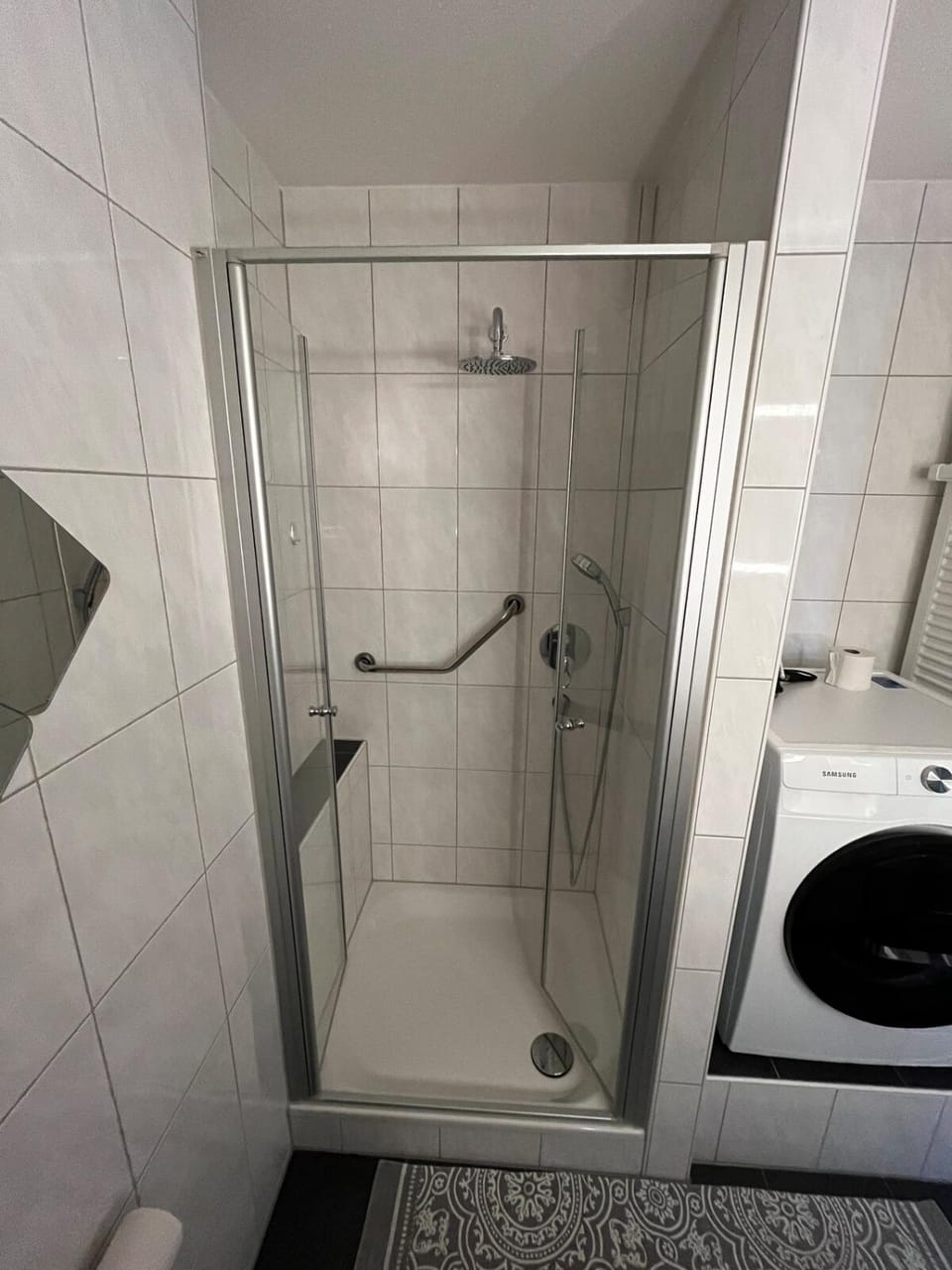Shower, Bathroom, washing machine, dryer