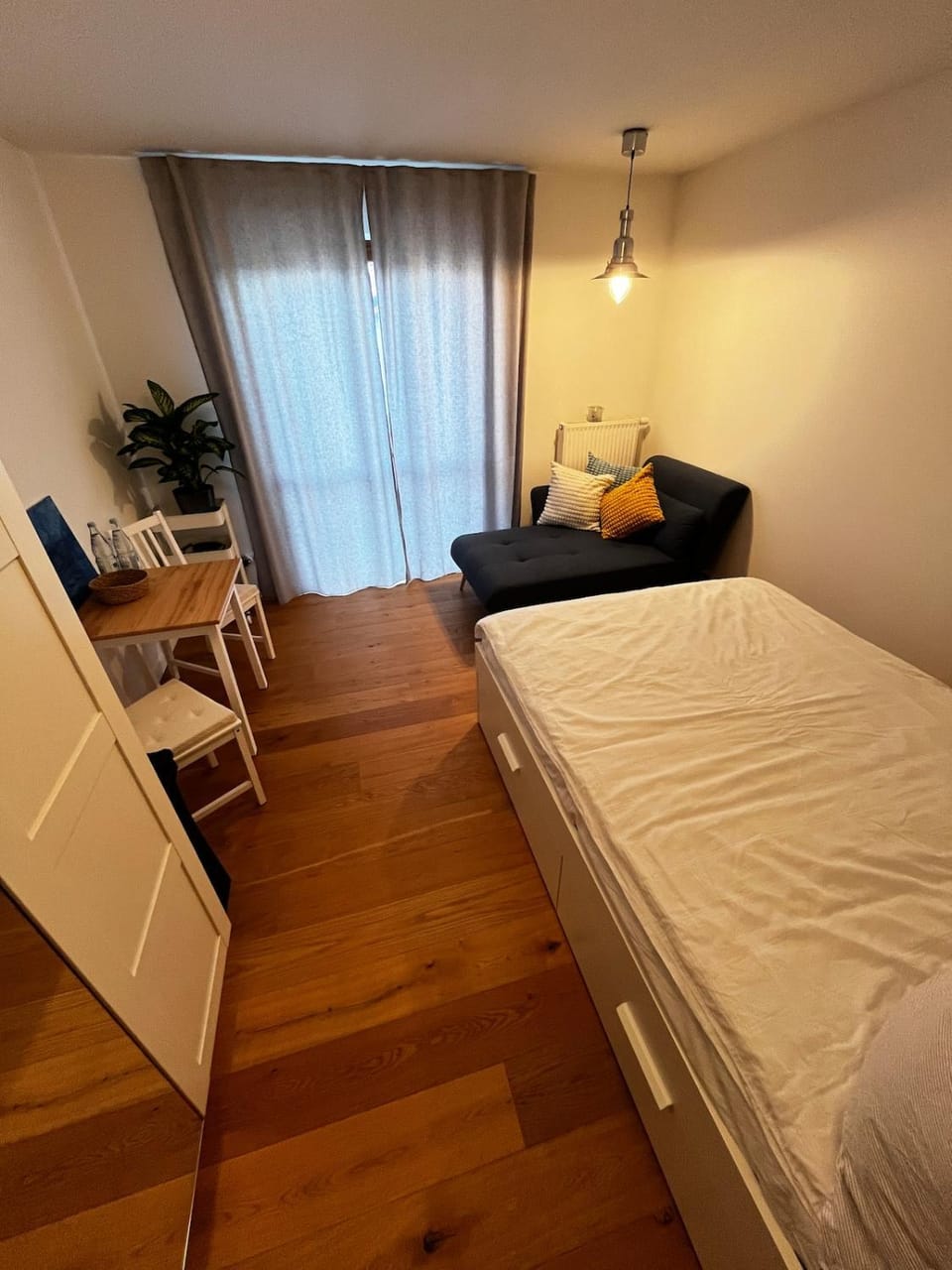 Bed, Living room, Photo of the whole room, Seating area, Bedroom