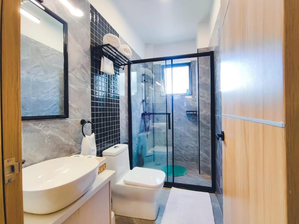 elegant executive fully furnished two bedroom apartment with ample parking space, swimming pool fully equipped gym children playing ground and amazing city views Apartment in Nairobi County