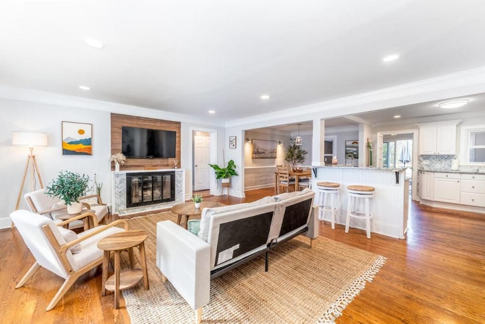 Ardmore Neighborhood Gem - pet and kid friendly House in Winston-Salem