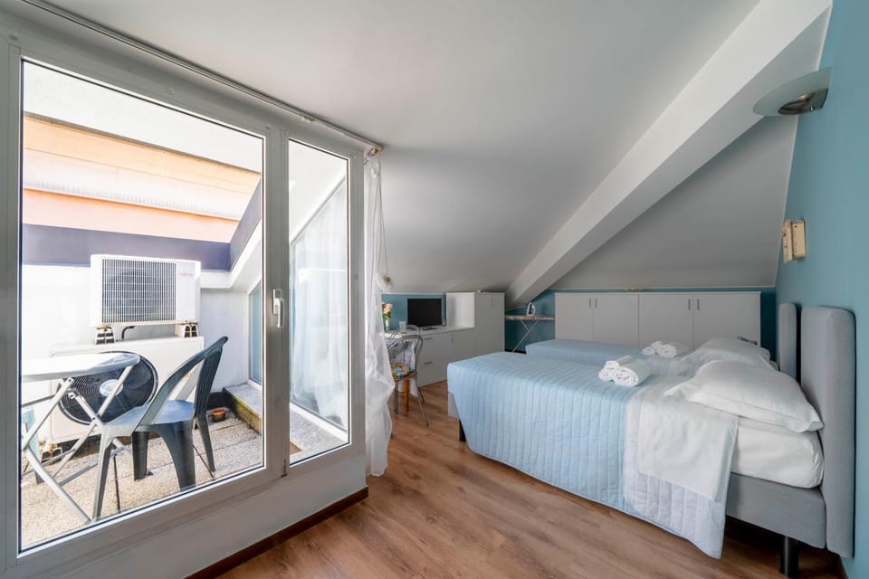 Bed, Living room, Photo of the whole room, Bedroom
