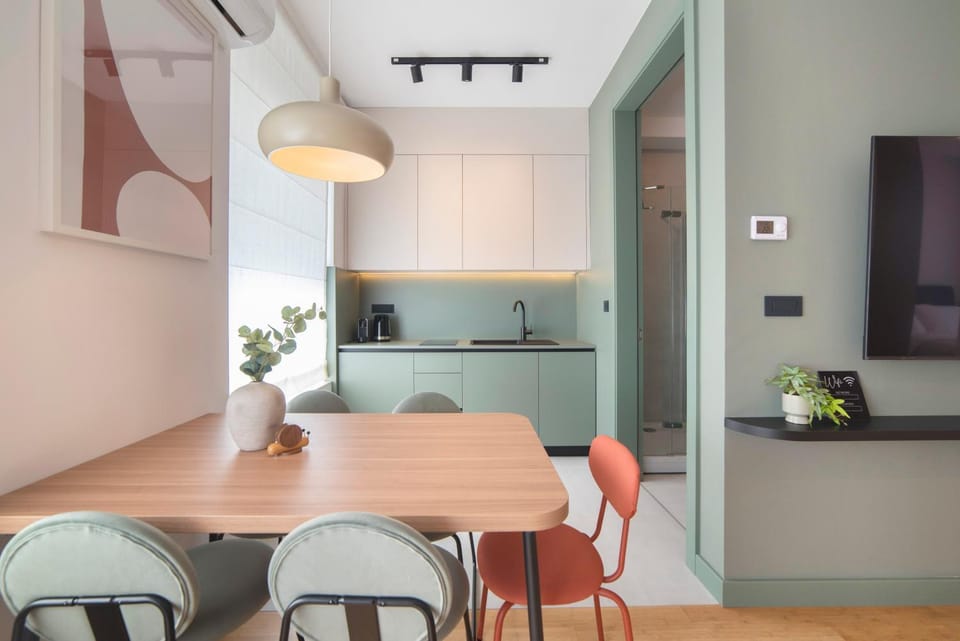 Kitchen or kitchenette, Dining area, stove