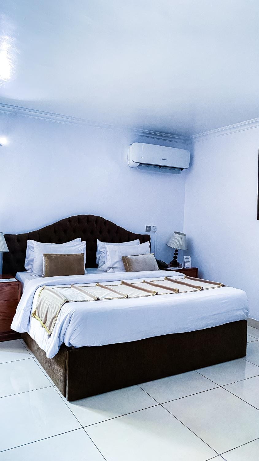 Property building, Bed, Bathroom, Bedroom, Breakfast, towels, air conditioner