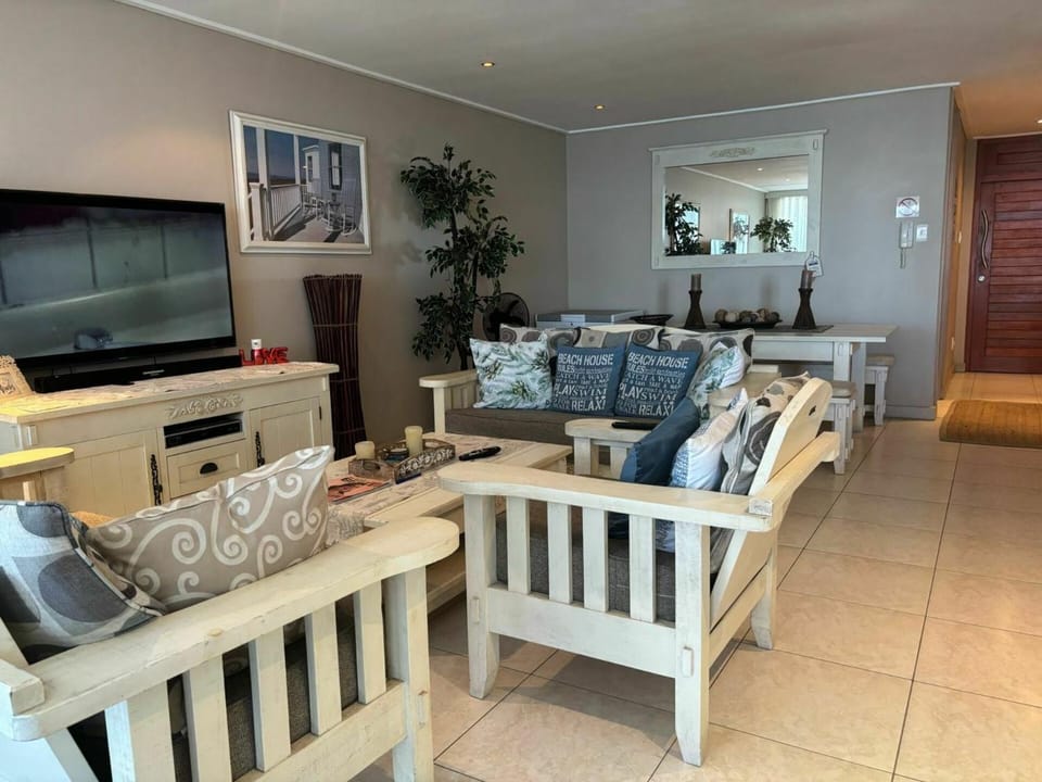 Elegant Family Retreat with Ocean Views Apartment in KwaZulu-Natal