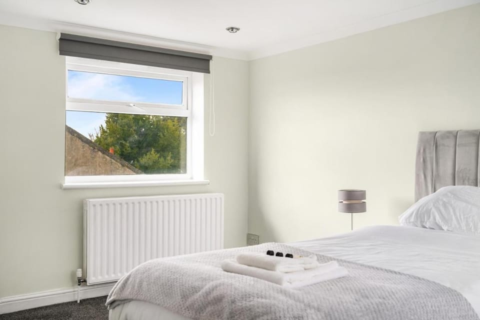 Centrally Located Flat By Golden Service Accommodation Short Term Rental Forest Gate Apartment in London
