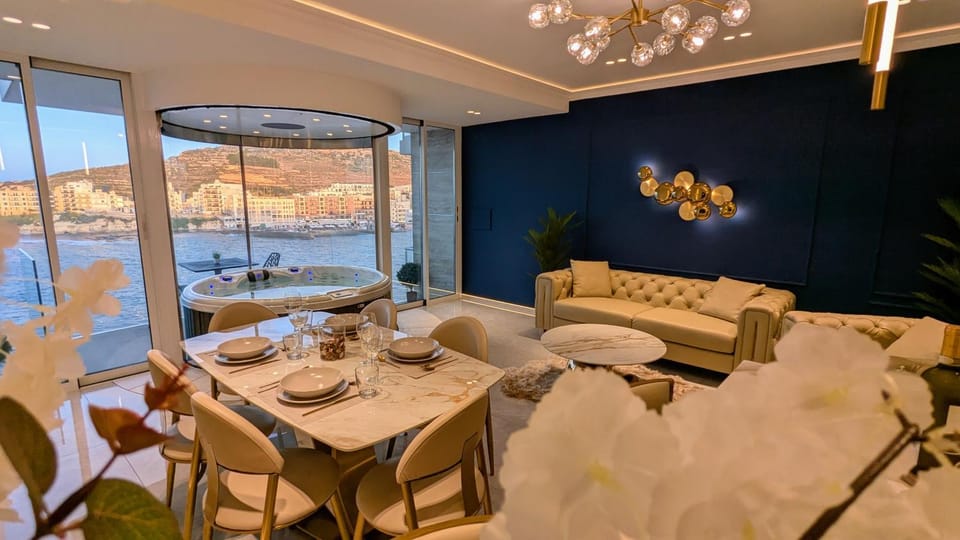 Hot Tub, Living room, Seating area, Dining area, Sea view