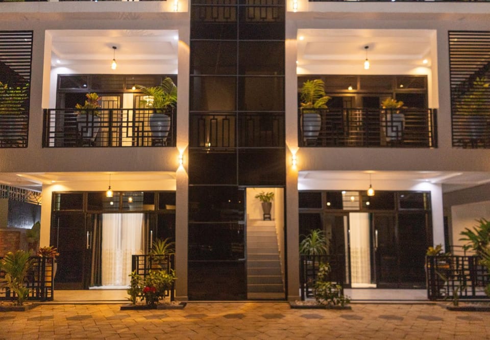 Property building, Patio, Garden, Balcony/Terrace