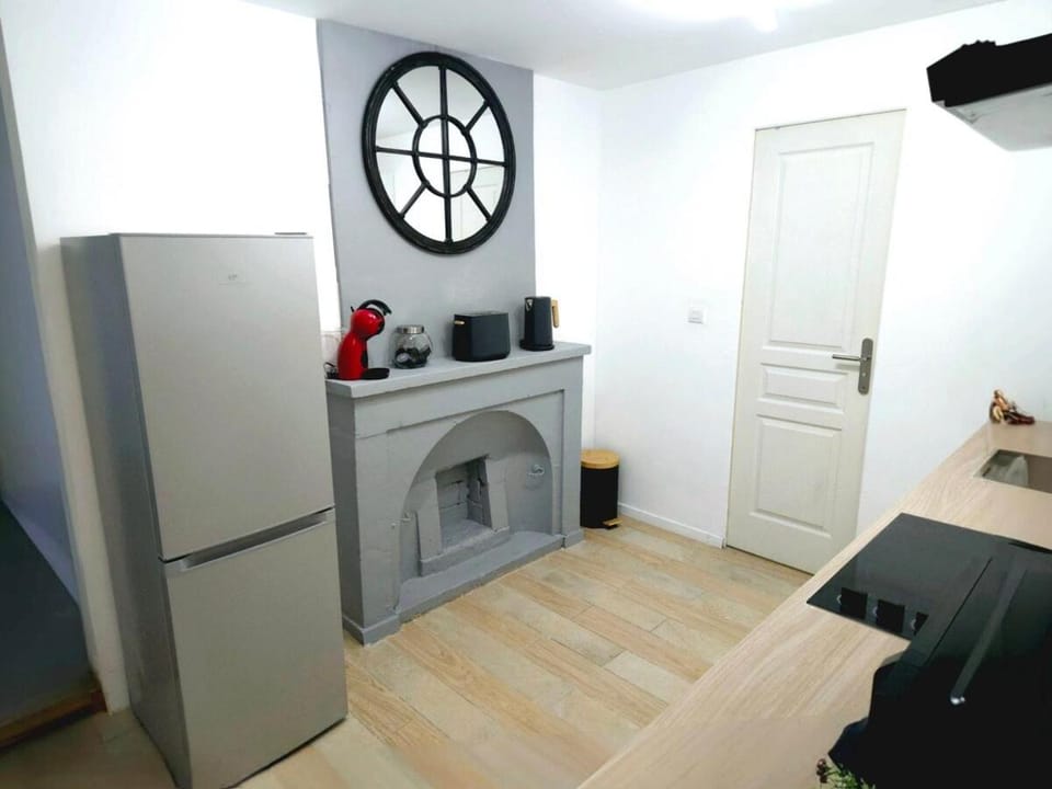 Kitchen or kitchenette, kitchen