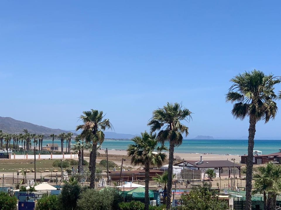 Vistas Al Mar Frente a La Playa Front Line Sea Views Apartment in Andalusia