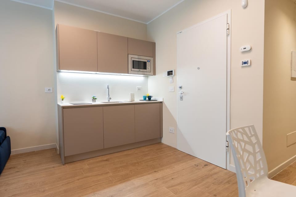 Kitchen or kitchenette, minibar, oven