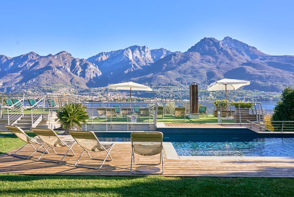 Natural landscape, Mountain view, Pool view, Swimming pool, sunbed