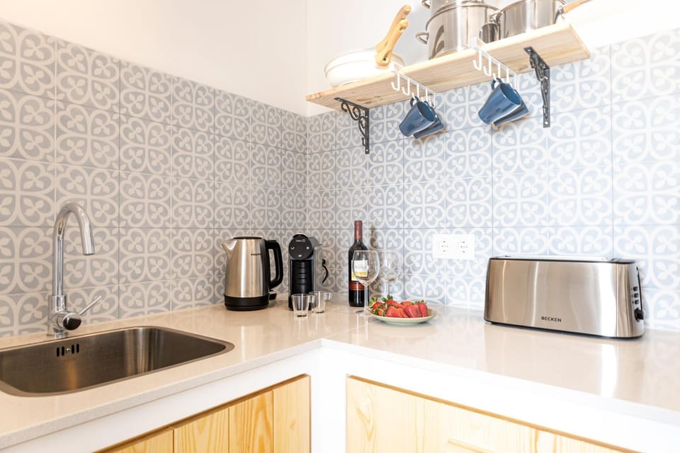 Coffee/tea facilities, Kitchen or kitchenette, dishwasher, toaster