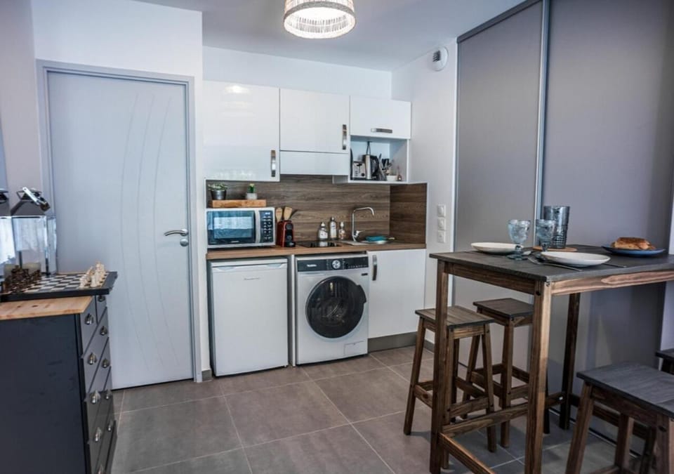 Dining area, kitchen