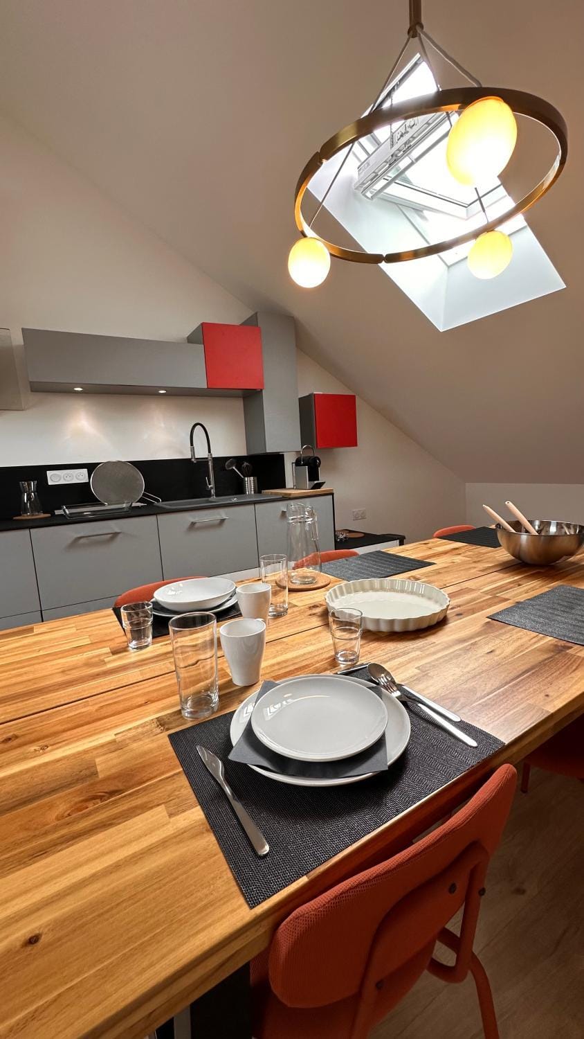 Kitchen or kitchenette, Dining area