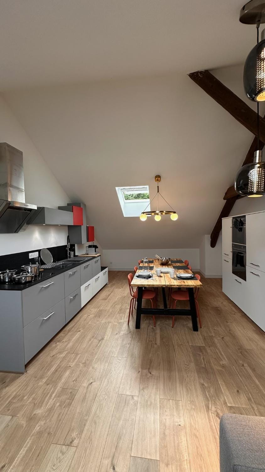 Kitchen or kitchenette, Dining area, stove