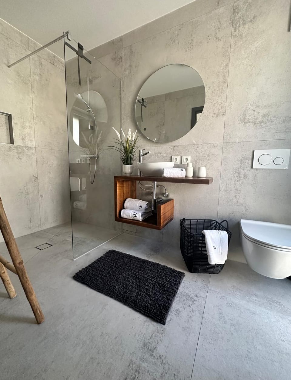 Shower, Toilet, Bathroom, towels