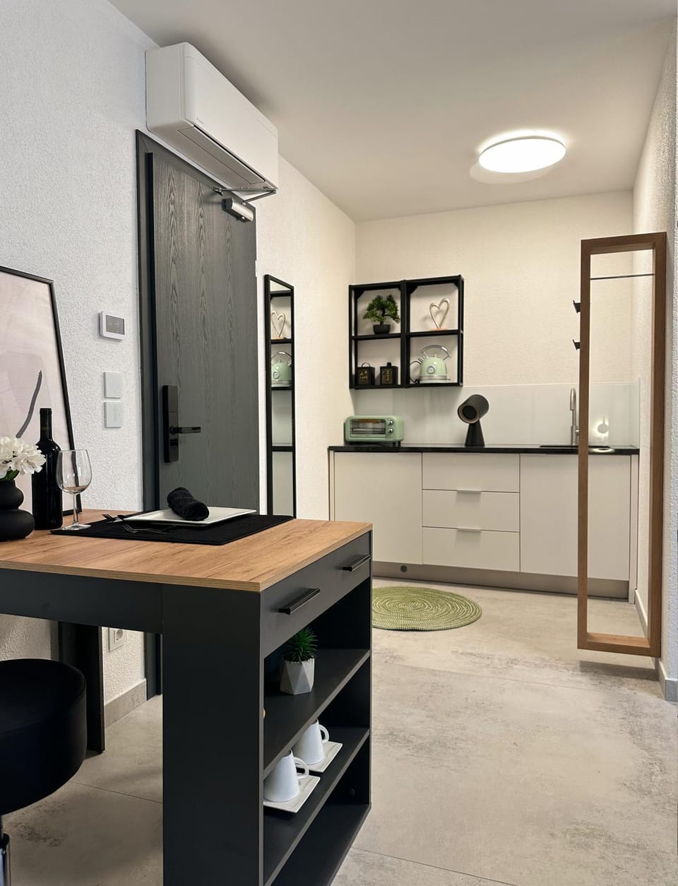 Kitchen or kitchenette