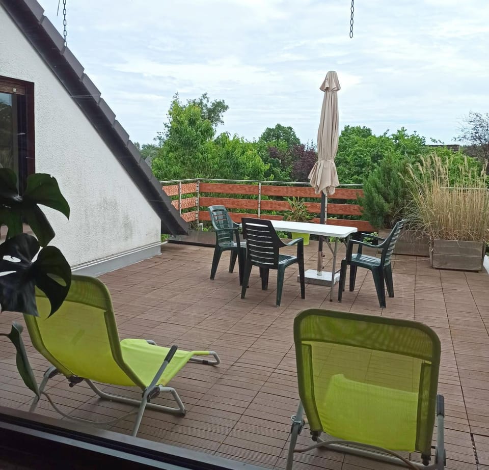 BBQ facilities, Balcony/Terrace, Seating area, Dining area, Garden view, sunbed
