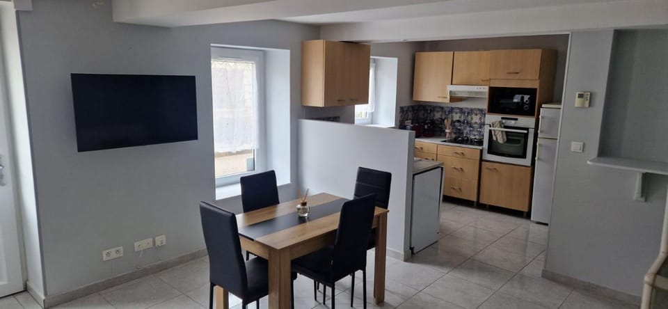 TV and multimedia, Coffee/tea facilities, Dining area, dishwasher, oven, stove, toaster