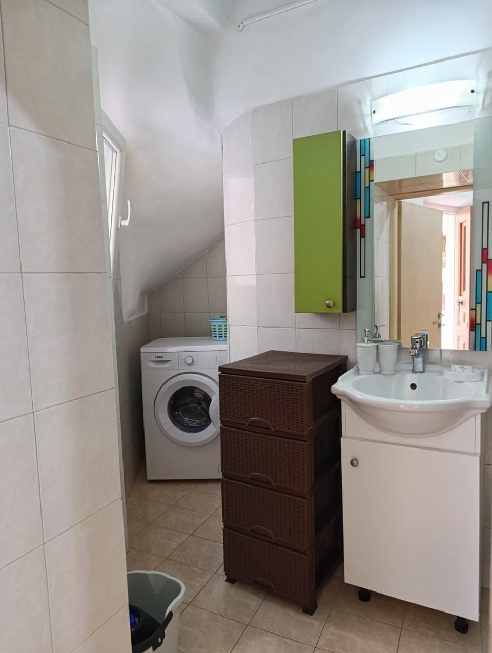 Bathroom, washing machine