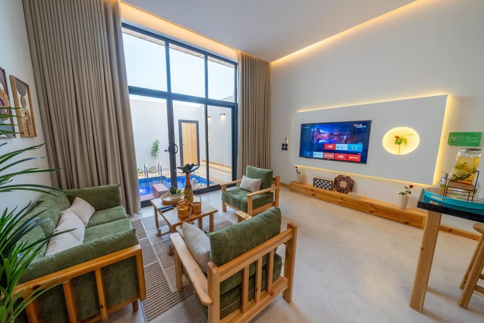 TV and multimedia, Living room, Seating area, Evening entertainment