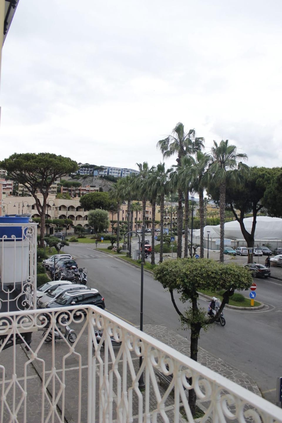 Neighbourhood, Balcony/Terrace