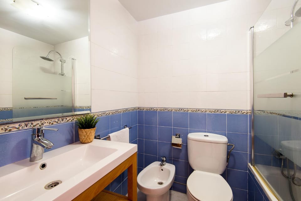 NEW CAPUCHINOS 2bed & 2bath Apartment with Parking Apartment in Malaga