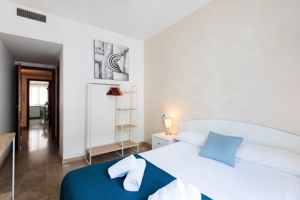 NEW CAPUCHINOS 2bed & 2bath Apartment with Parking Apartment in Malaga