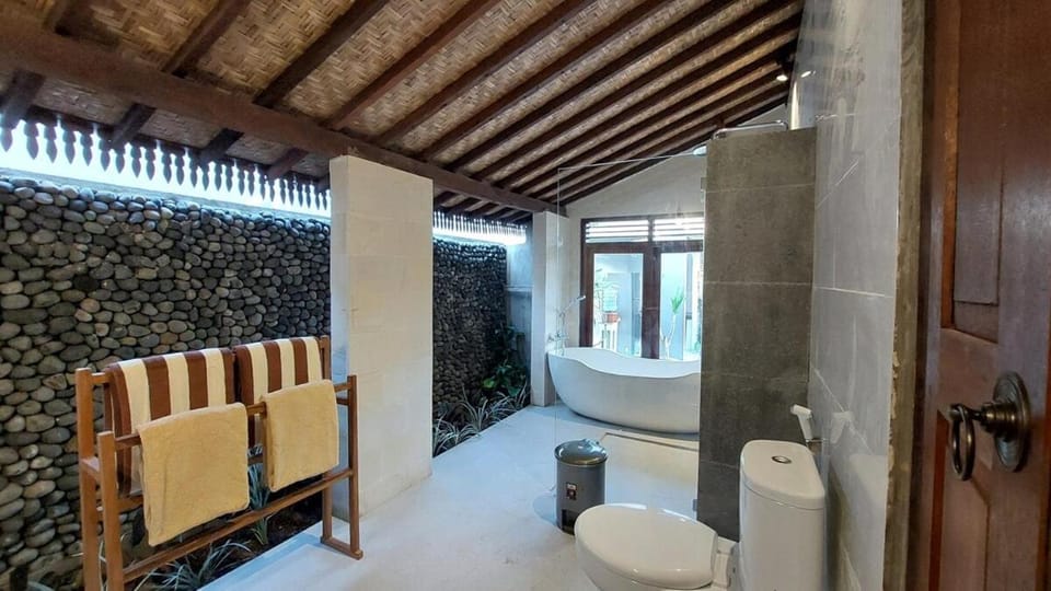 Shower, Toilet, Bathroom, Bath