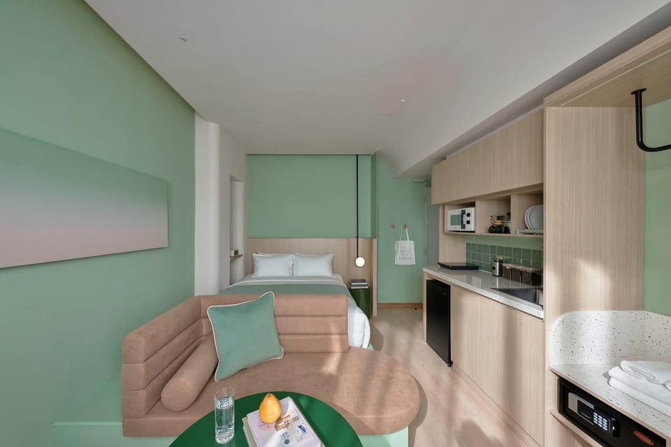 Kitchen or kitchenette, Photo of the whole room, Seating area, safe