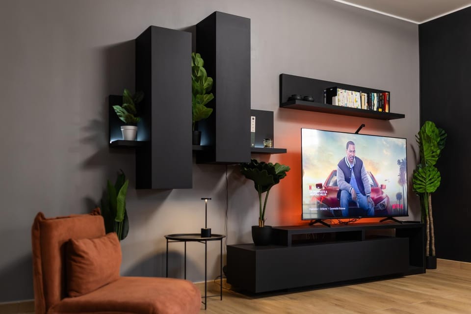 Communal lounge/ TV room, TV and multimedia, Living room, Seating area, Evening entertainment