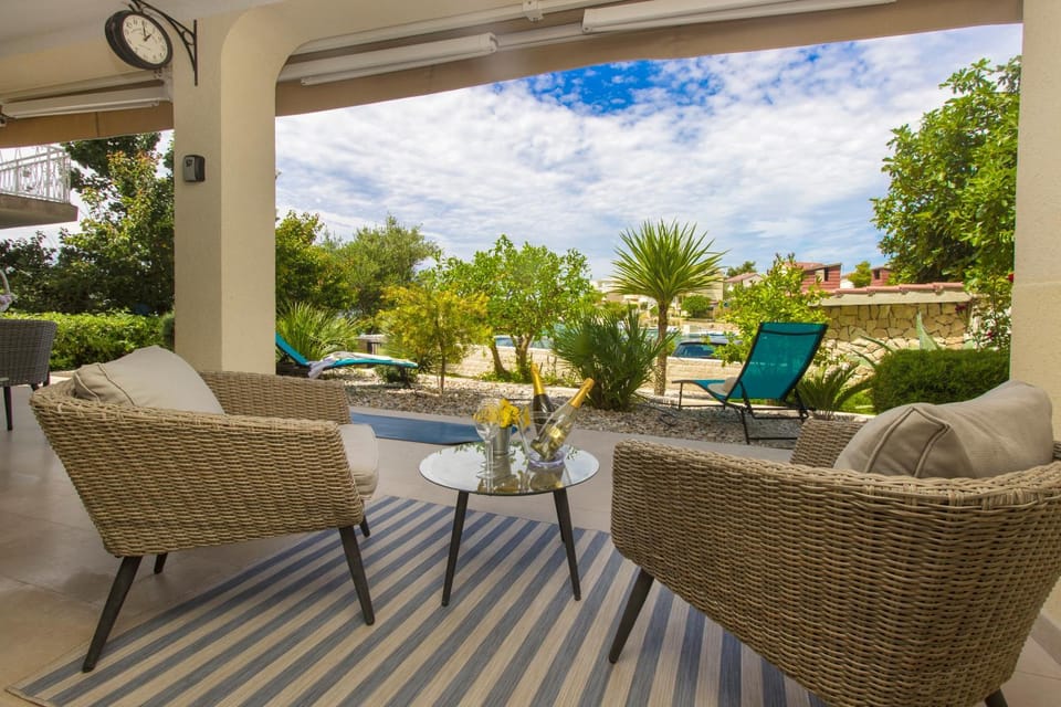 Balcony/Terrace, Seating area, Garden view, sunbed