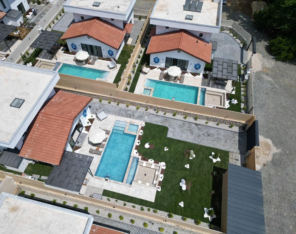Garden, Swimming pool
