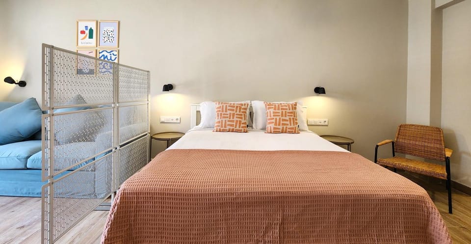 Bed, Living room