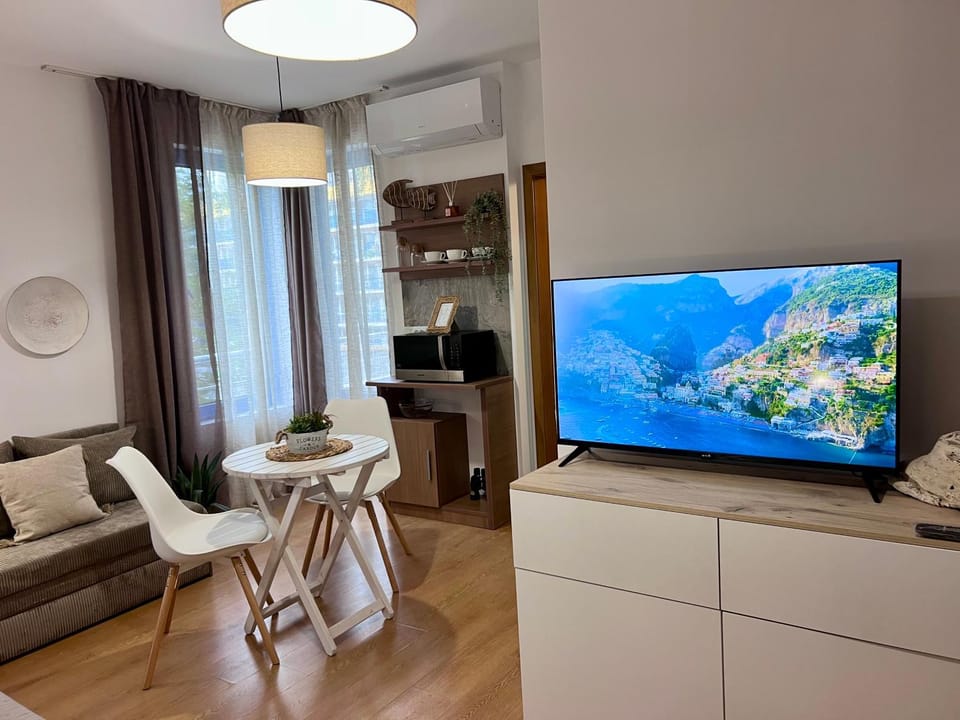TV and multimedia, Kitchen or kitchenette, Dining area