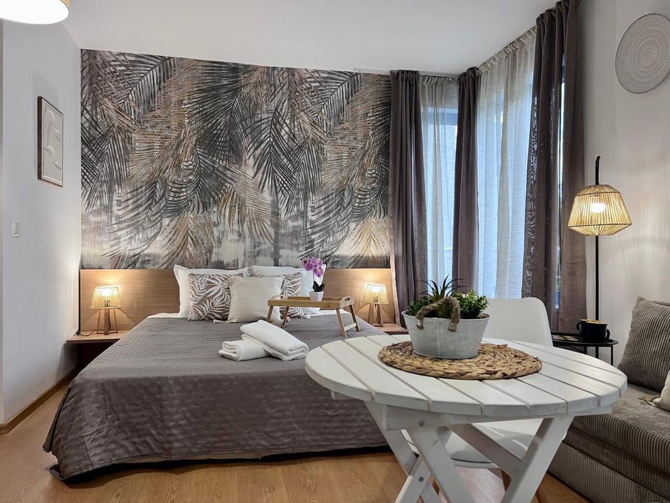 Bed, Living room, Photo of the whole room, Dining area, Bedroom